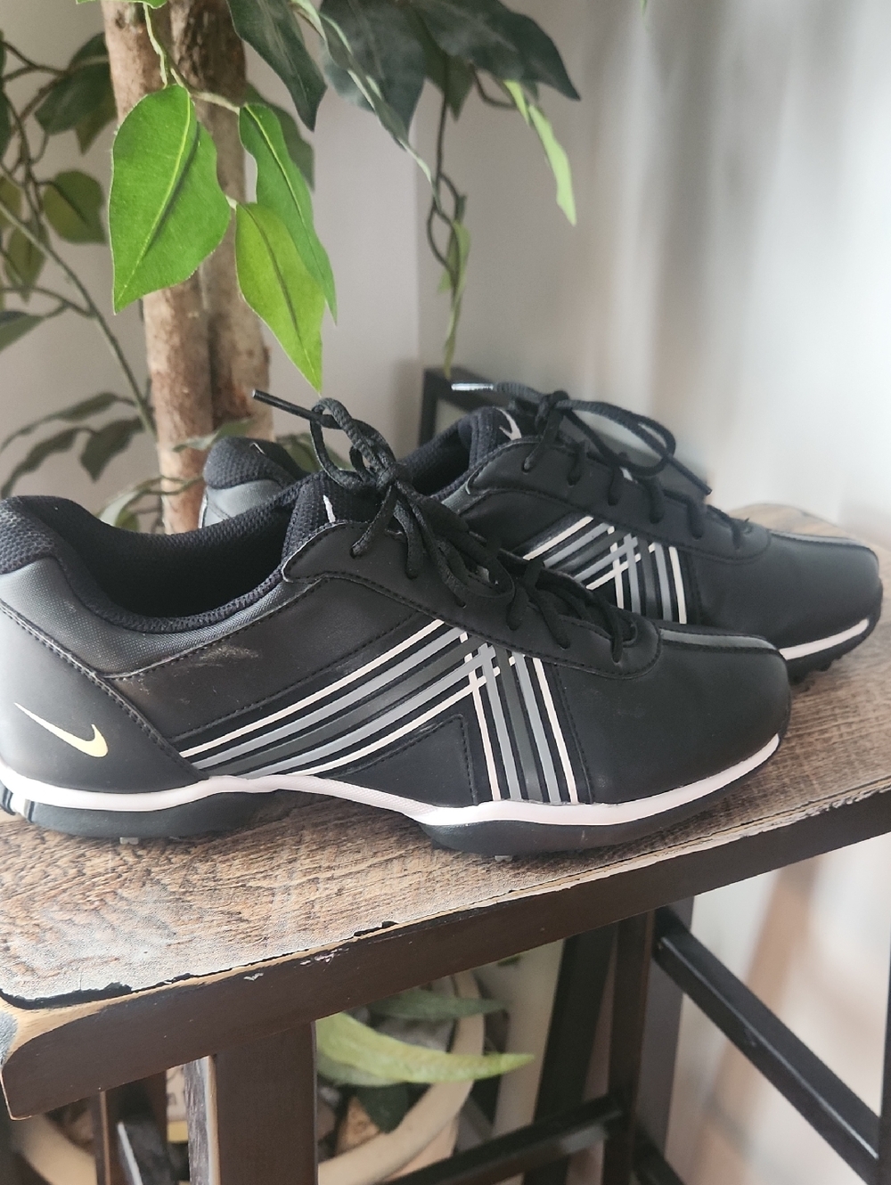 Nike Womens Black Golf Sneakers with White Stripe Details